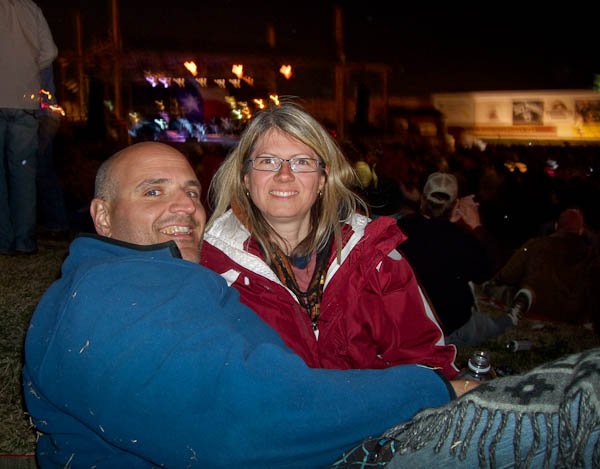 rob and dar at willie nelson concert